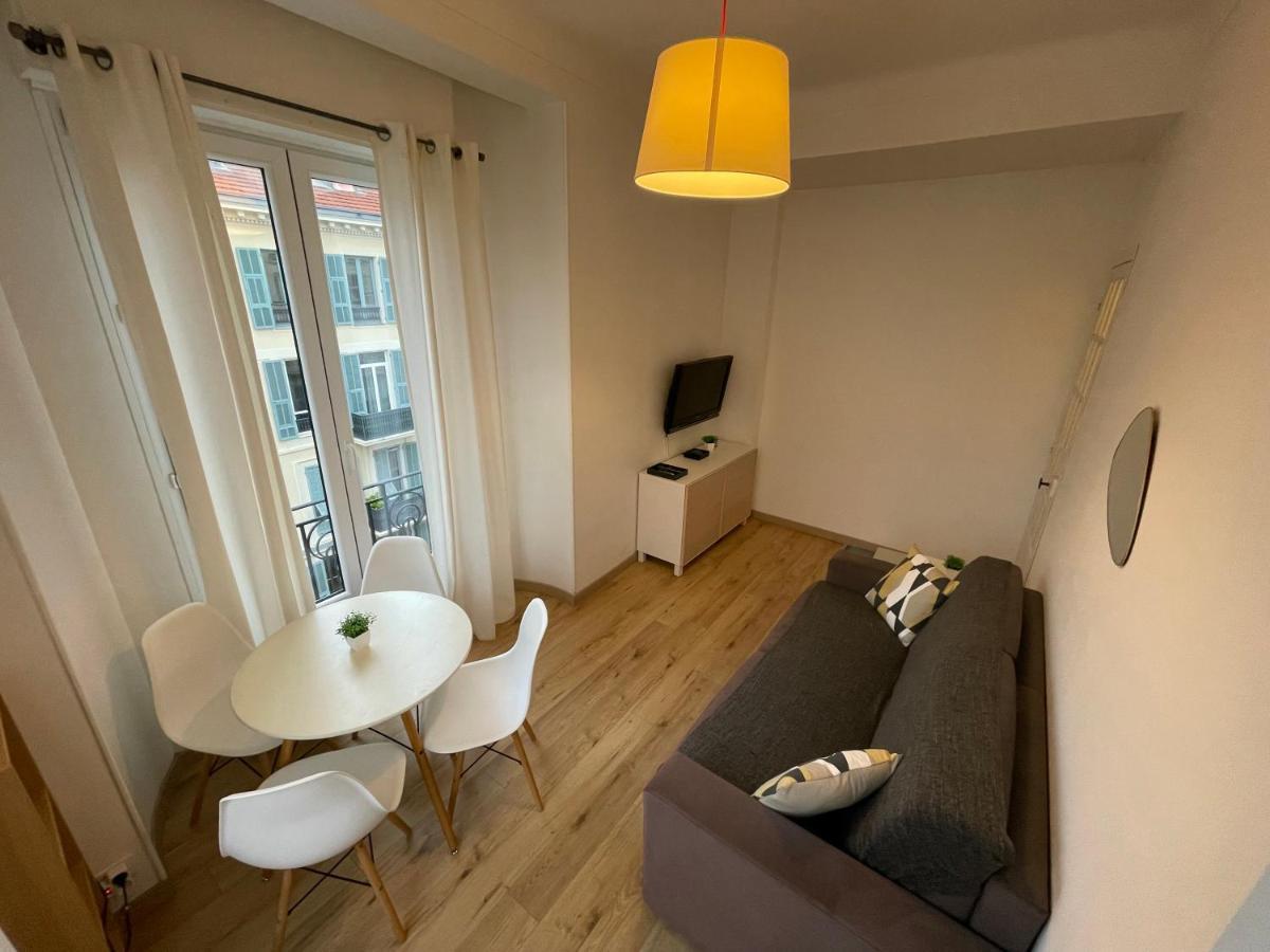 Renting - Notre Dame - Cosy Loft Perfect View On The Roofs Apartment